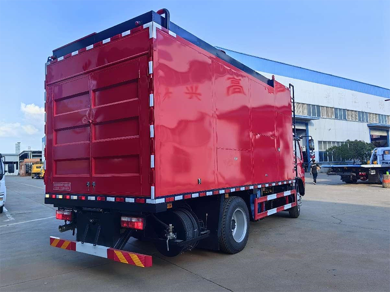 大流量排水抢险车